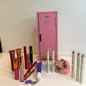Lipstick Loot Locker Set - Pink and Red Shades 17 pieces locker included.